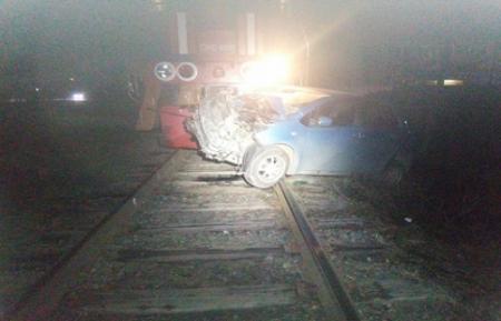 В Артеме на ж/д путях столкнулись локомотив и легковой автомобиль.