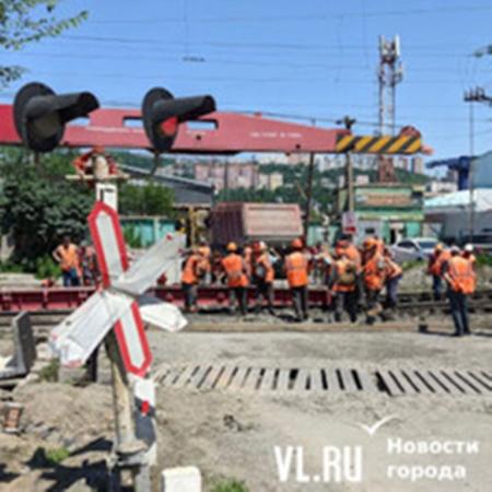 16 и 23 июля во Владивостоке ограничат движение на двух железнодорожных переездах