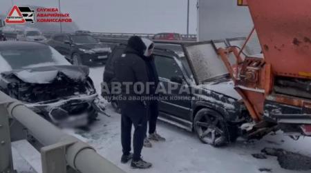 «Прям в КАМАЗ»: массовое ДТП случилось во Владивостоке