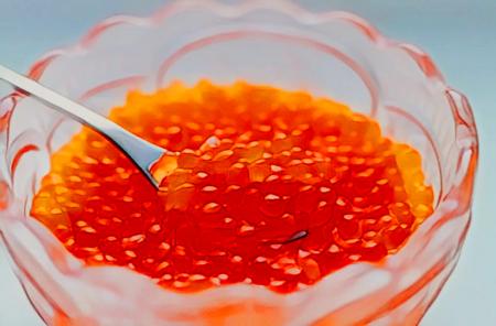 Аферисты продают россиянам икорный суп вместо икры, рассказал эксперт